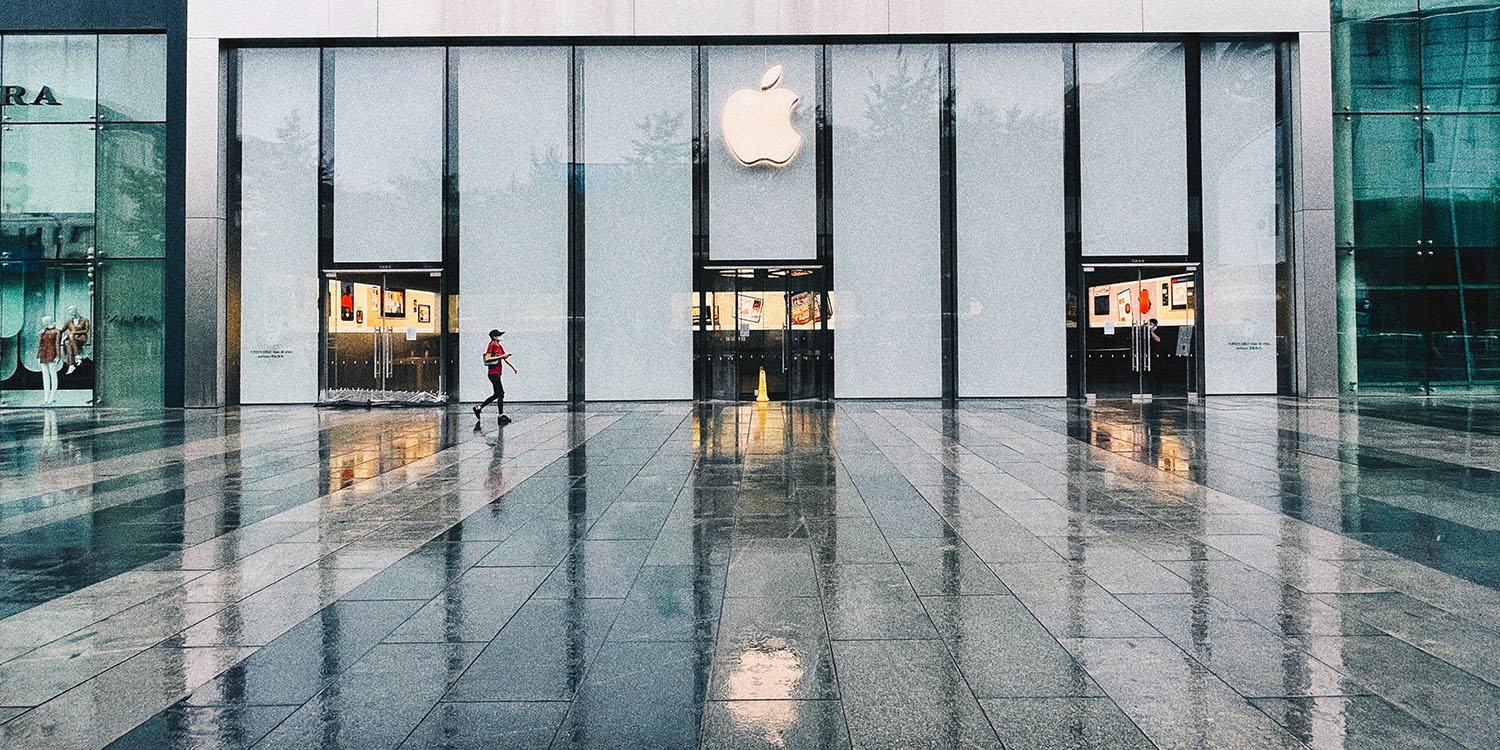 TSMC earnings indicate a rainy day for Apple | Chinese Apple Store in the rain